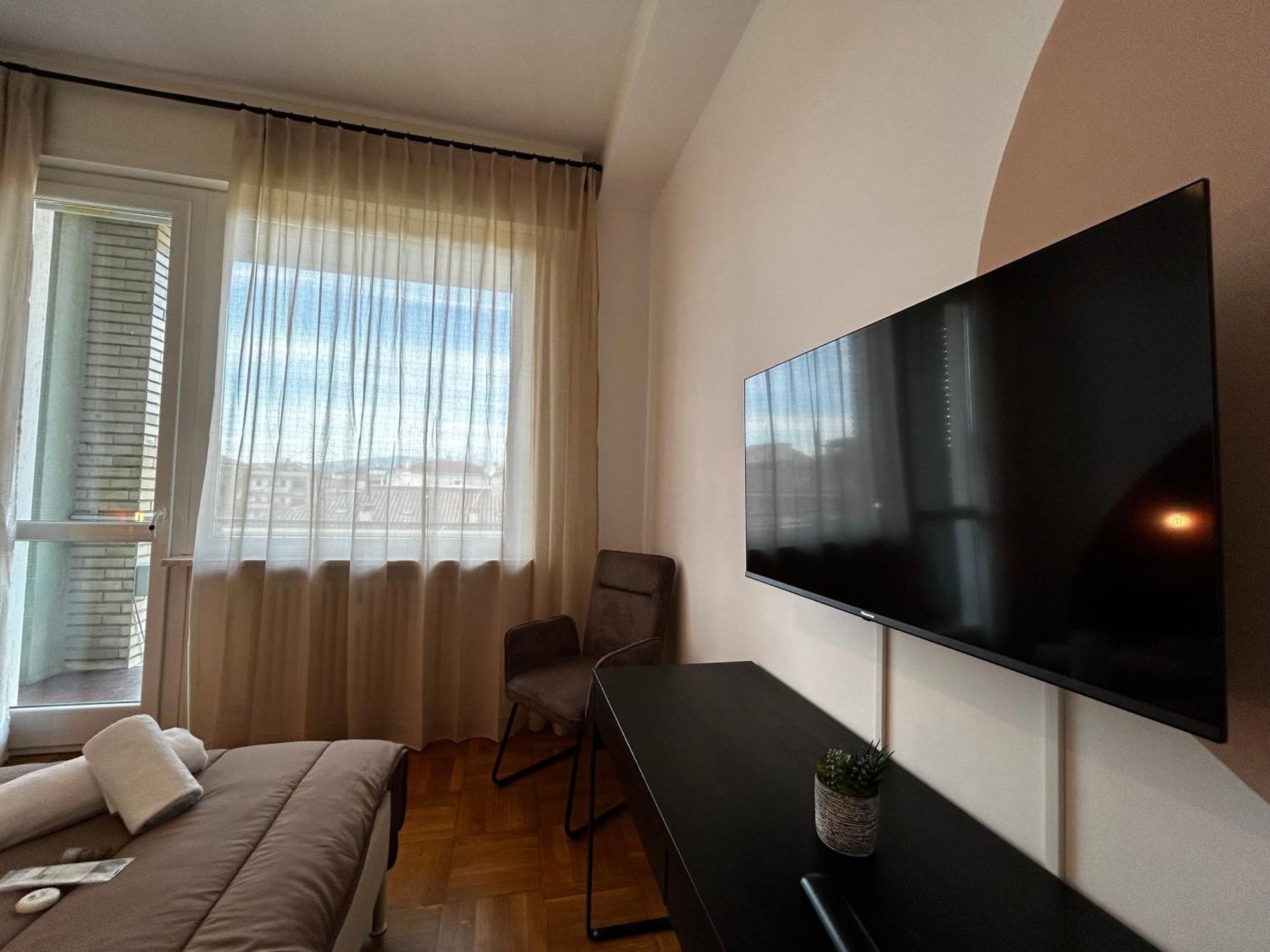 Big House-Private Parking-12" Walk From The Arena Apartment เวโรนา ภายนอก รูปภาพ