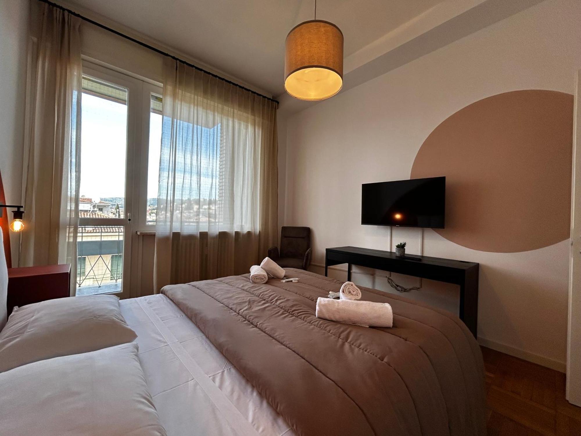 Big House-Private Parking-12" Walk From The Arena Apartment เวโรนา ภายนอก รูปภาพ